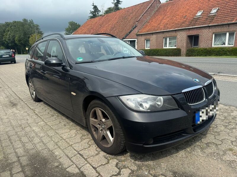 Gebraucht BMW 325 Advantage 218 PS (160 kW) 2007 Schwarz Kombi