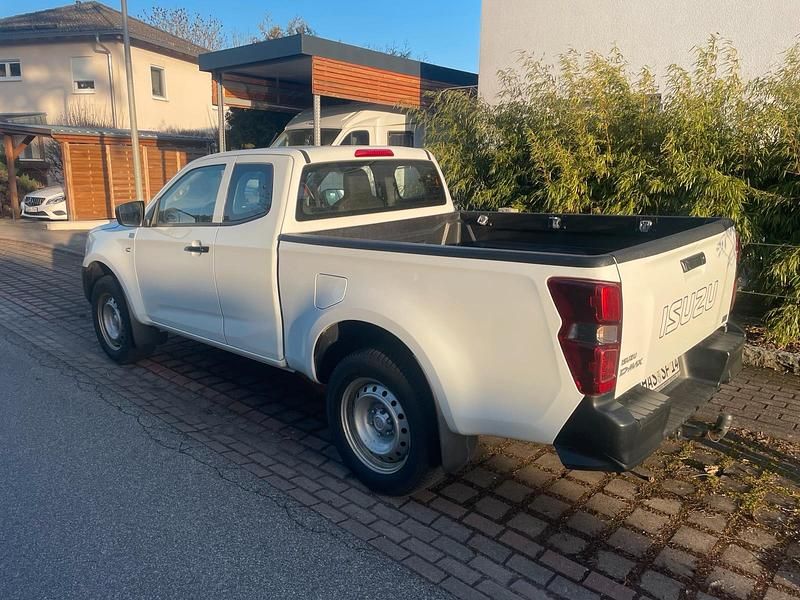 Gebraucht Isuzu Pick up 163 PS (119 kW) 2022 Weiß Abholung