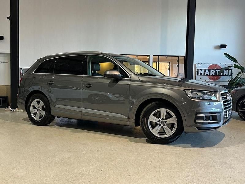 Usado Audi Q7 Ambiente 272 HP (200 kW) 2016 Cinzento SUV