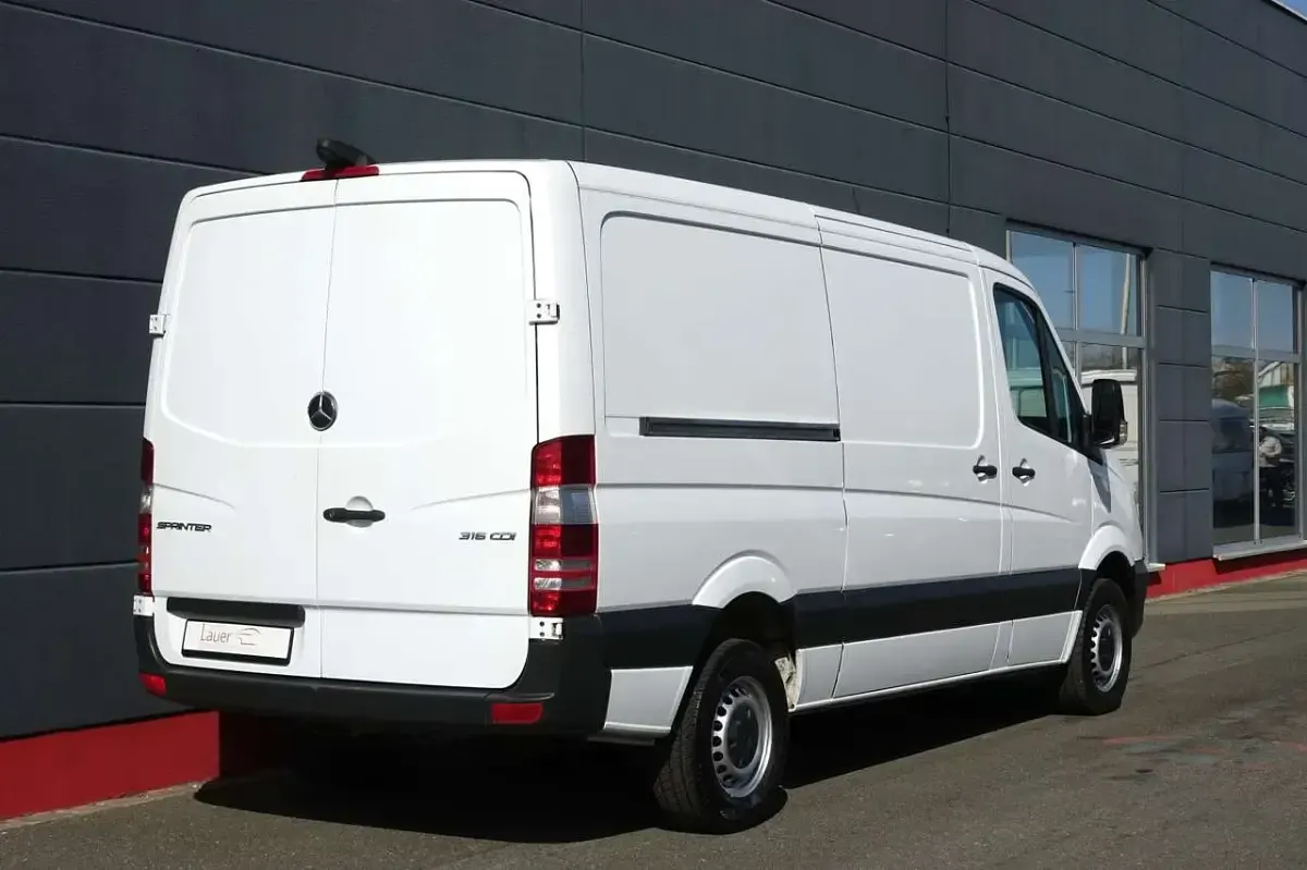 Gebraucht Mercedes Sprinter 163 PS (119 kW) 2018 Arktikweiss Van