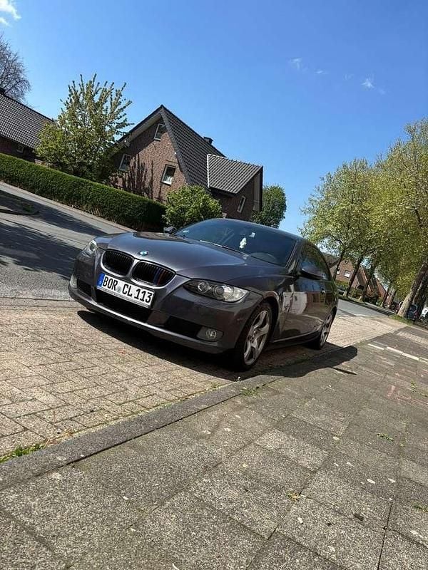 Gebraucht BMW 320 177 PS (130 kW) 2009 Grau Coupé