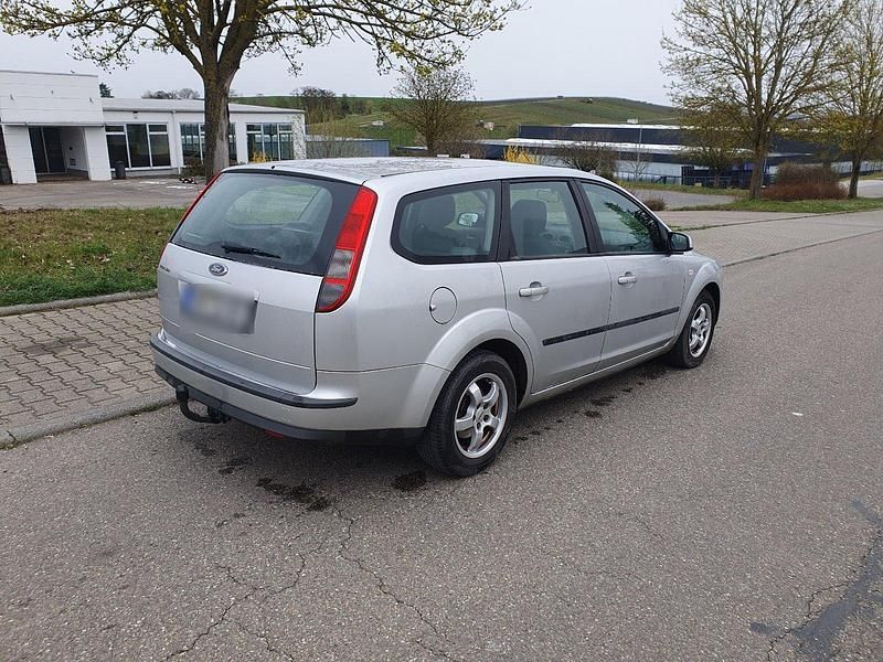 Gebraucht Ford Focus 100 PS (73 kW) 2006 Silber Kombi