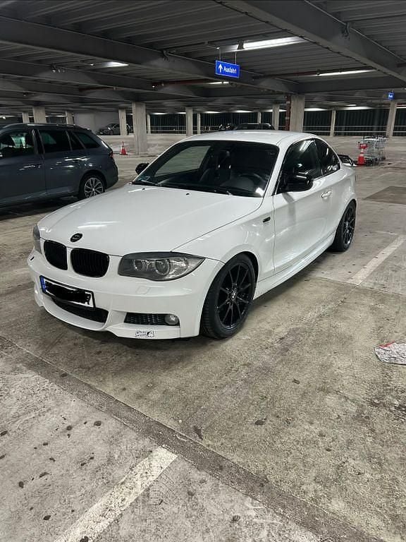 Weiß Gebraucht 2011 BMW 118 Performance Kleinwagen | 7.000 € (Fairer Preis) - Bild 1/4