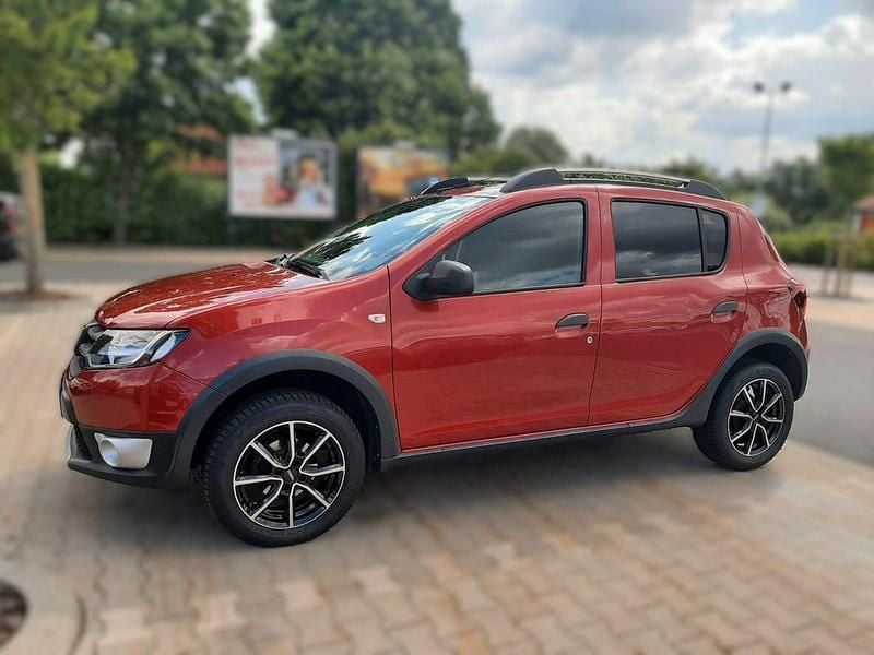 Gebraucht Dacia Sandero Prestige 90 PS (66 kW) 2013 Rot Limousine