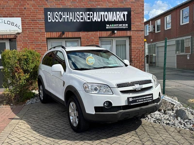 Weiß Gebraucht 2011 Chevrolet Captiva LS SUV | 6.490 € (Fairer Preis) - Bild 1/4