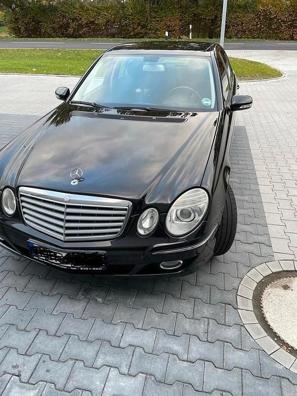 Gebraucht Mercedes E200 135 PS (99 kW) 2009 Schwarz Limousine