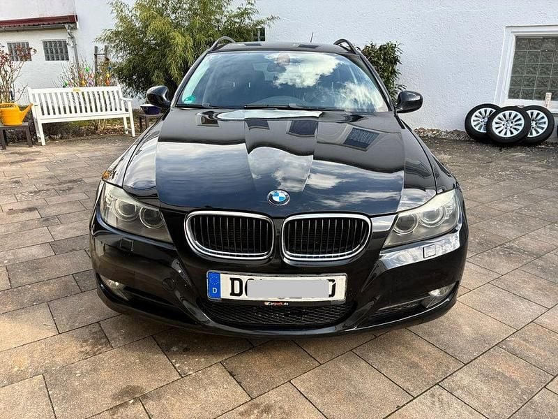 Gebraucht BMW 320 Comfort Edition 177 PS (130 kW) 2008 Schwarz Kombi