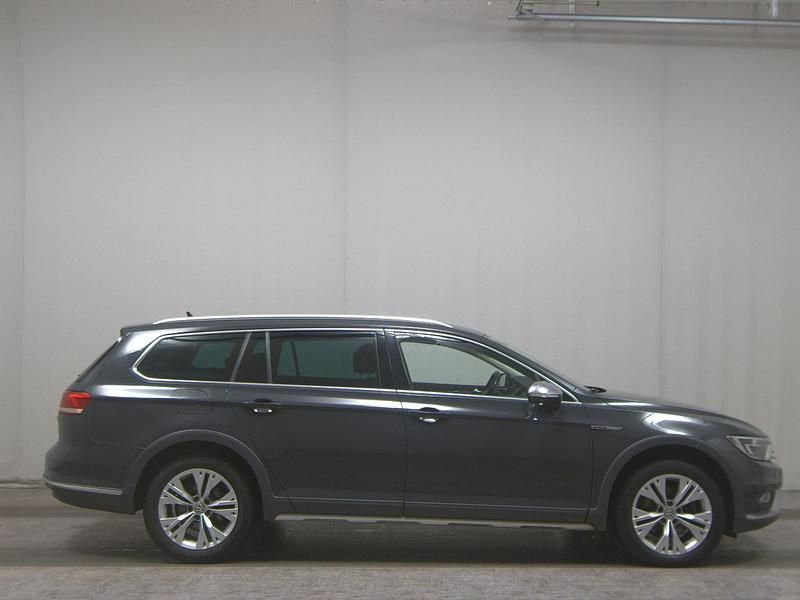 Grau Gebraucht 2018 VW Passat Alltrack Kombi | 16.480 € (Superpreis) - Bild 1/4