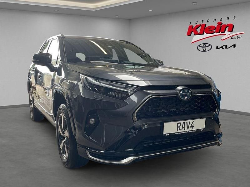 Grau Gebraucht 2024 Toyota RAV4 Hybrid Team SUV | 41.960 € (Teuer) - Bild 1/4