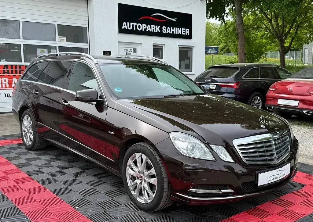 Gebraucht Mercedes E350 265 PS (194 kW) 2011 Braun Kombi