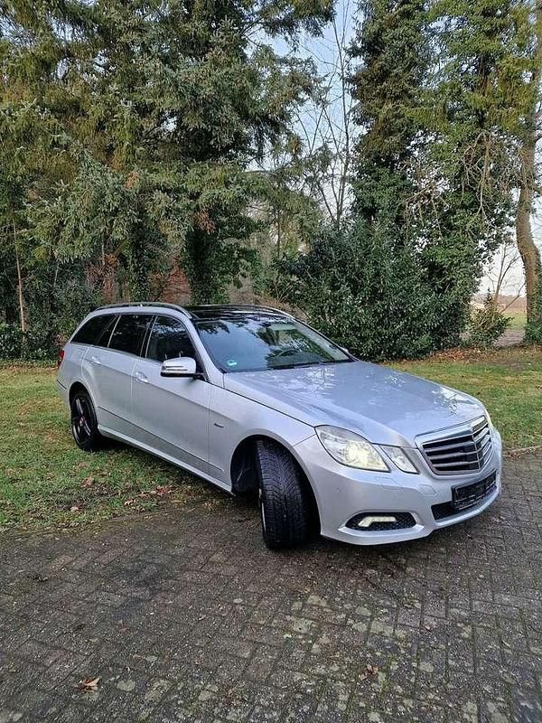 Silber Gebraucht 2009 Mercedes E350 Kombi | 7.999 € (Fairer Preis) - Bild 1/4