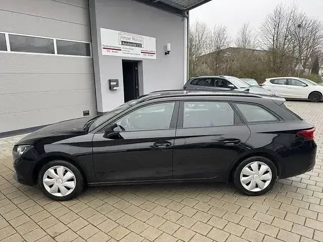 Używany Seat Leon Style 116 KM (85 kW) 2023 Czarny Kombi