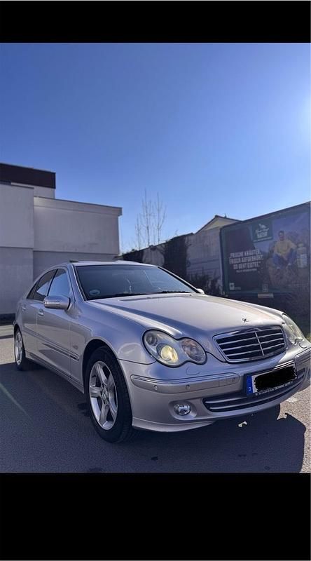 Silber Gebraucht 2007 Mercedes C220 Avantgarde Limousine | 4.950 € (Fairer Preis) - Bild 1/4