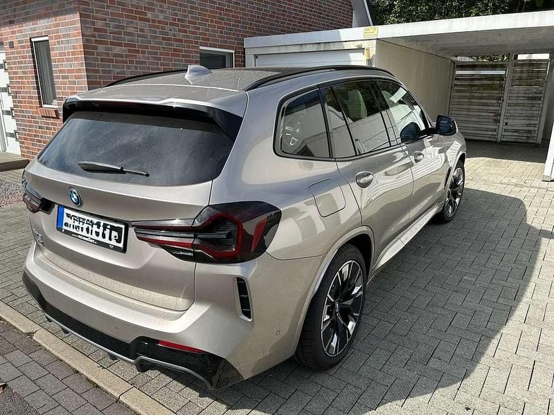 Gebraucht BMW iX3 Impressive 210 kW (286 PS) 2025 Gold SUV