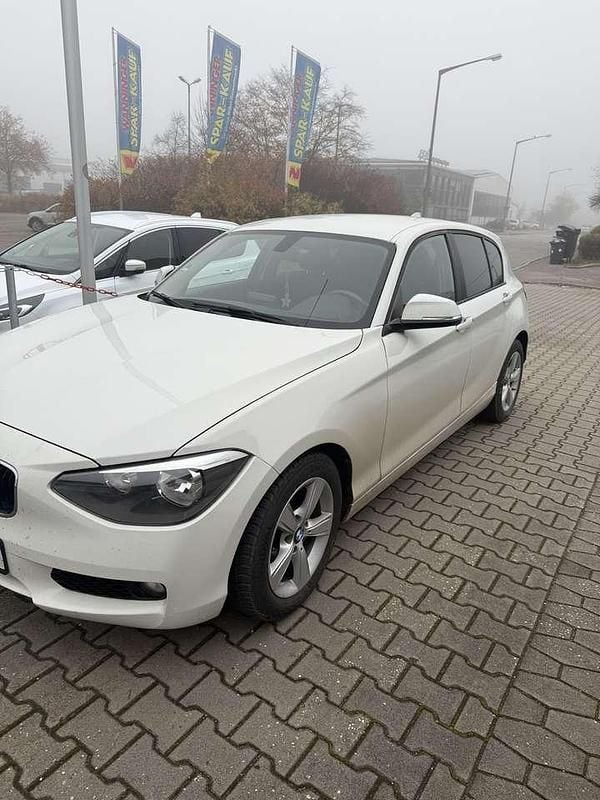 Weiß Gebraucht 2012 BMW 114 Kleinwagen | 7.500 € (Fairer Preis) - Bild 1/4