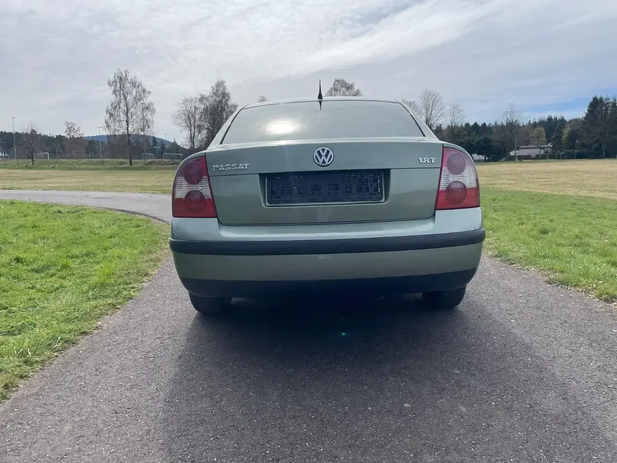 Gebraucht VW Passat Basis 150 PS (110 kW) 2001 Grün Limousine