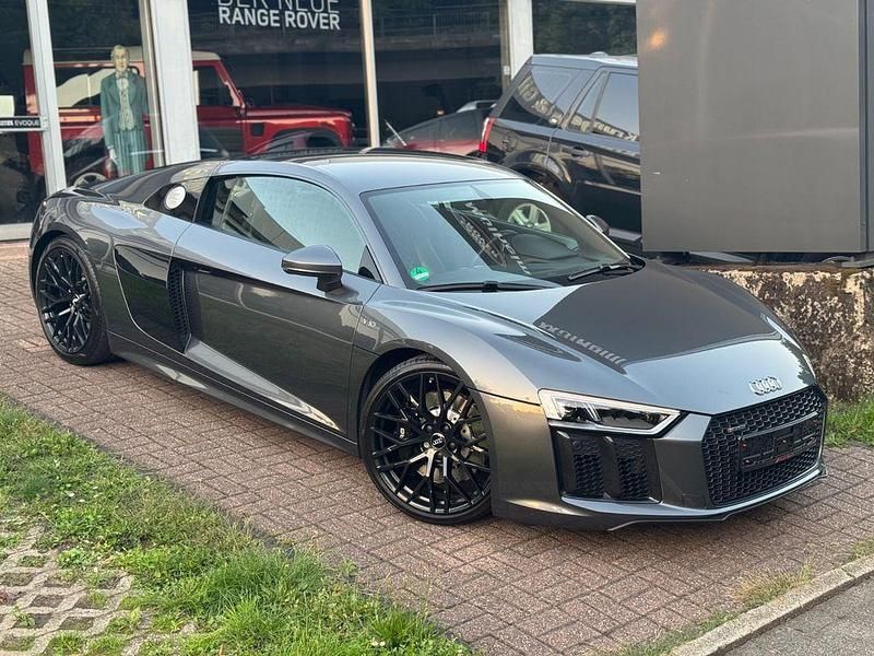 Grau Gebraucht 2018 Audi R8 Coupé Ambiente Coupé | 122.800 € - Bild 1/4