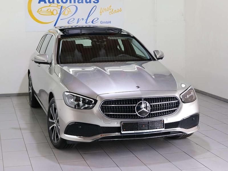 Mojavesilber met. Gebraucht 2023 Mercedes E300 Kombi | 41.990 € (Superpreis) - Bild 1/4