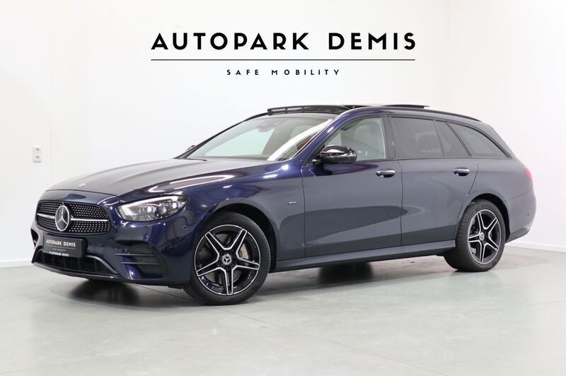 Blau Gebraucht 2021 Mercedes E300 AMG line Limousine | 30.385 € (Superpreis) - Bild 1/4