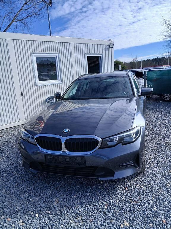 Gebraucht BMW 320 Advantage 190 PS (139 kW) 2020 Grau Kombi