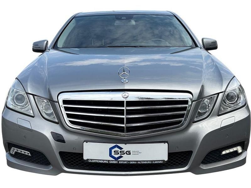 Silber Gebraucht 2009 Mercedes E350 Avantgarde Limousine | 6.500 € (Superpreis) - Bild 1/4