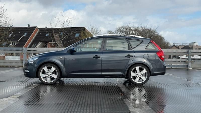Second-hand Kia Ceed 90 CP (66 kW) 2011 Gri Hatchback