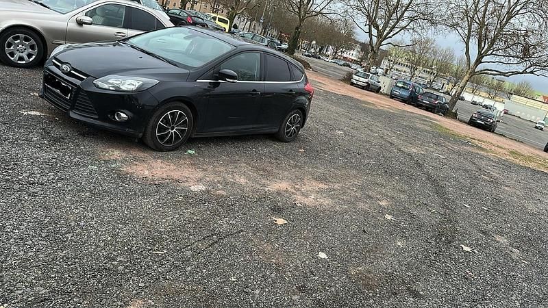 Gebraucht Ford Focus 125 PS (91 kW) 2014 Schwarz Coupé