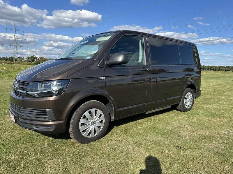 Chestnut brown metallic Gebraucht 2015 VW T6 Trendline Van | 29.999 € (Superpreis) - Bild 1/4