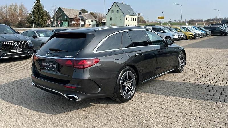 Gebraucht Mercedes E300 AMG 197 PS (144 kW) 2025 Lack graphitgrau Kombi