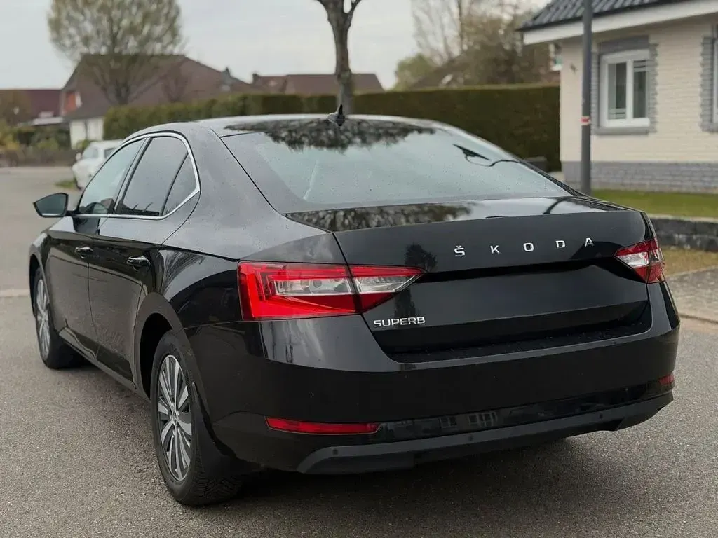 Gebraucht Skoda Superb 150 PS (110 kW) 2022 Schwarz Limousine