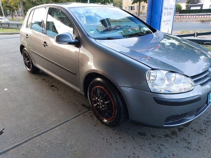 Grau Gebraucht 2005 VW Golf IV Comfortline Limousine | 3.000 € (Fairer Preis) - Bild 1/4