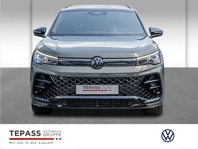 Gebraucht VW Tiguan Style 150 PS (110 kW) 2025 Gruen SUV