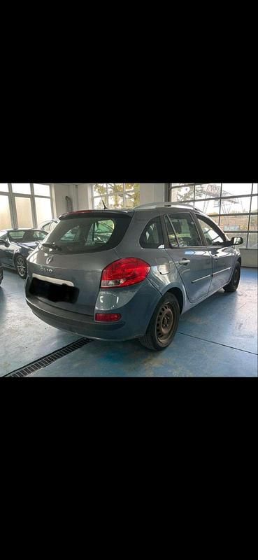 Gebraucht Renault Clio II Dynamique 100 PS (73 kW) 2008 Grau Limousine