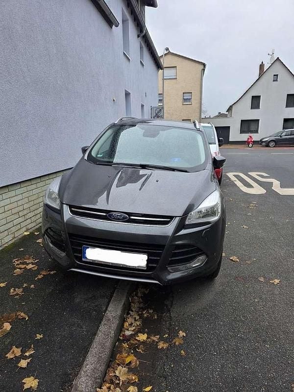 Gebraucht Ford Kuga Titanium 179 PS (131 kW) 2015 Grau SUV