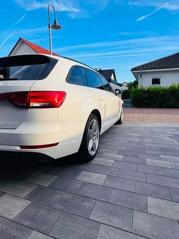 Gebraucht Audi A4 150 PS (110 kW) 2017 Weiß Kombi