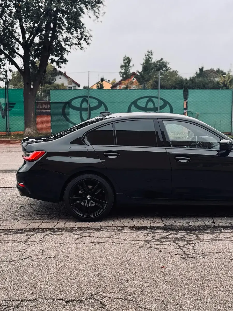 Gebraucht BMW 320 190 PS (139 kW) 2021 Schwarz Limousine