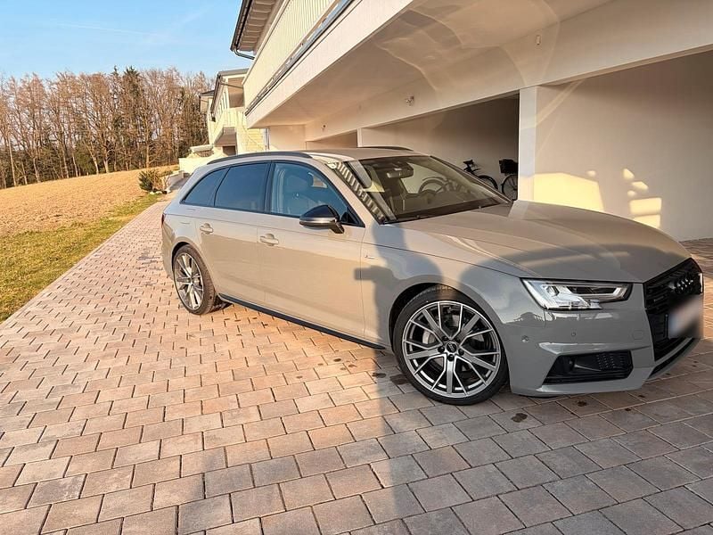 Gebraucht Audi A4 S-Line 218 PS (160 kW) 2019 Grau Kombi