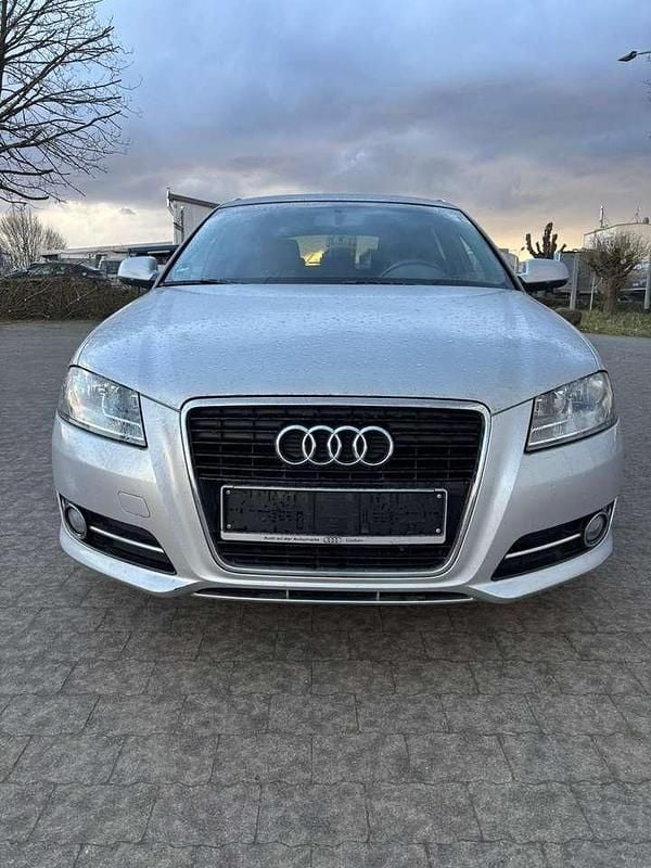 Gebraucht Audi A3 Attraction 105 PS (77 kW) 2012 Eissilber metallic Kleinwagen