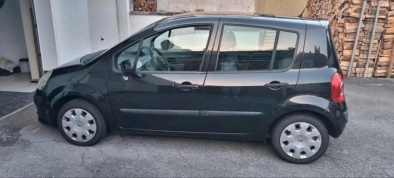 Schwarz Gebraucht 2018 Renault Modus Van / Kleinbus | 1.900 € - Bild 1/4