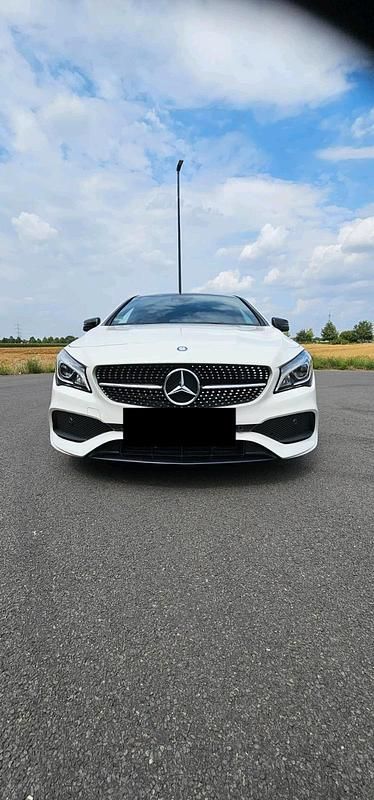 Weiß Gebraucht 2017 Mercedes CLA200 AMG Kombi | 17.499 € (Etwas zu teuer) - Bild 1/4