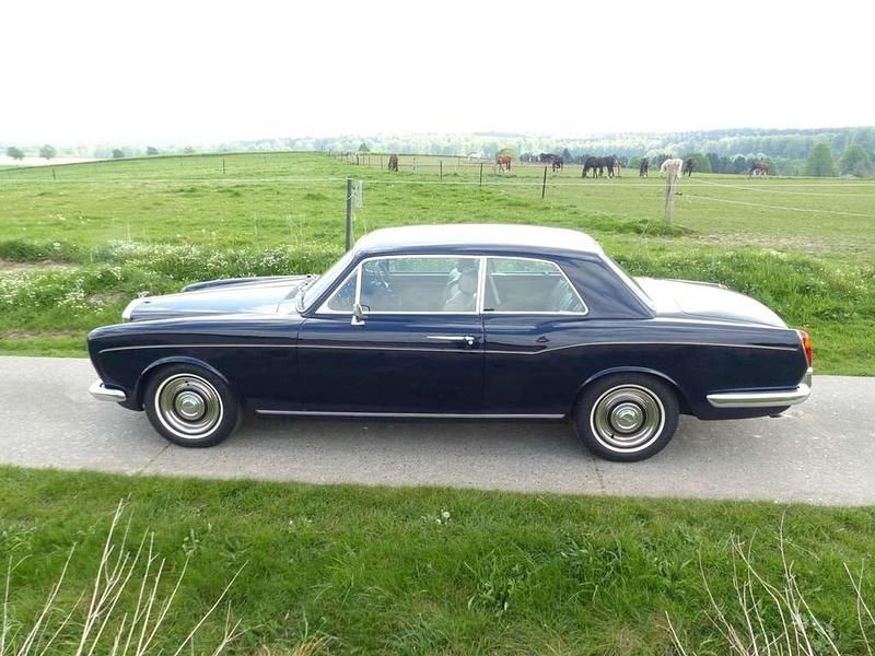 Gebraucht Bentley T1 200 PS (147 kW) 1968 Dunkelblau Limousine