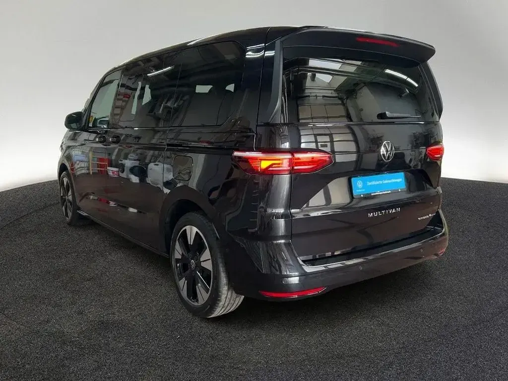 Gebraucht VW Multivan Life 177 PS (130 kW) 2025 2t deep black perleffekt Van / Kleinbus