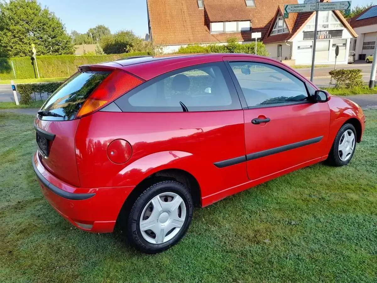 Gebraucht Ford Focus Trend 101 PS (74 kW) 2002 Rot Limousine