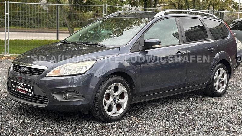 Grau Gebraucht 2011 Ford Focus Kombi | 3.499 € (Guter Preis) - Bild 1/4