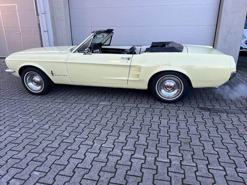 Gebraucht Ford V8 224 PS (164 kW) 1967 Gelb Cabrio
