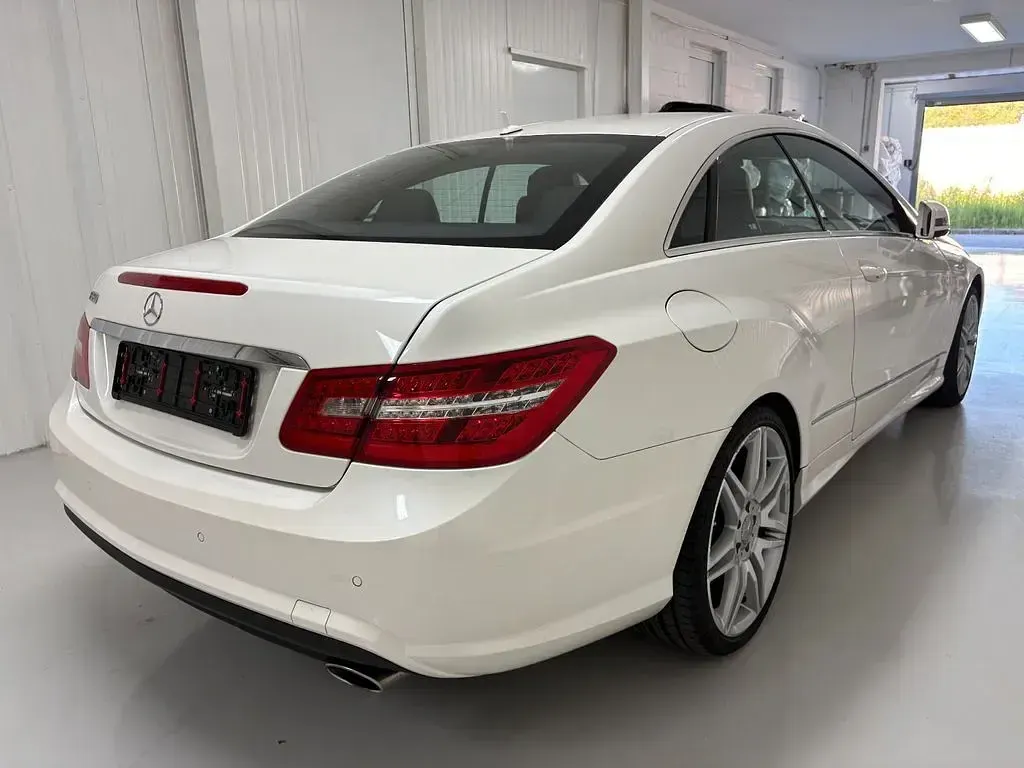 Gebraucht Mercedes E350 AMG line 306 PS (225 kW) 2013 Weiß Coupé