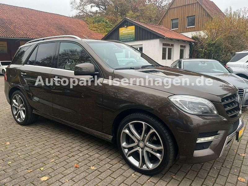 Braun Gebraucht 2013 Mercedes ML350 Edition SUV | 22.450 € (Fairer Preis) - Bild 1/4