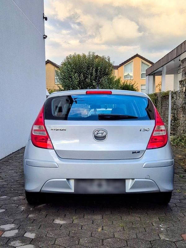 Gebraucht Hyundai i30 Edition 109 PS (80 kW) 2010 Silber Limousine