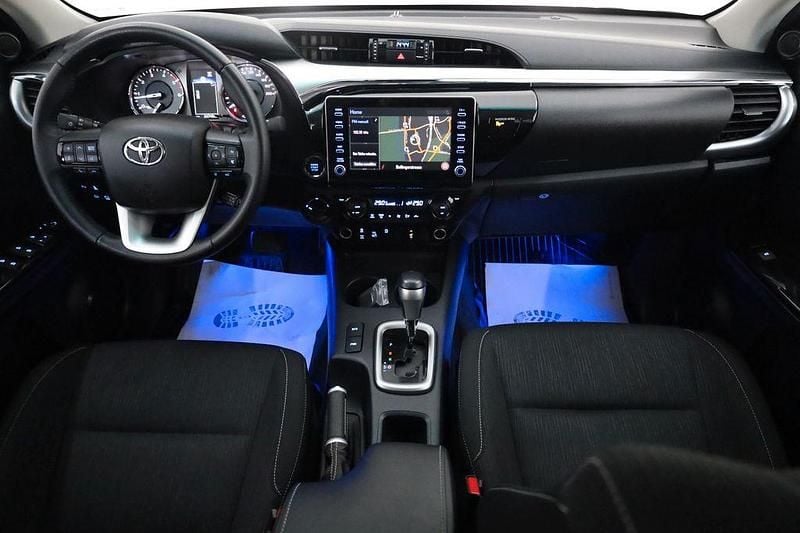 Gebraucht Toyota HiLux Executive 204 PS (150 kW) 2024 Silber (metallic) Abholung