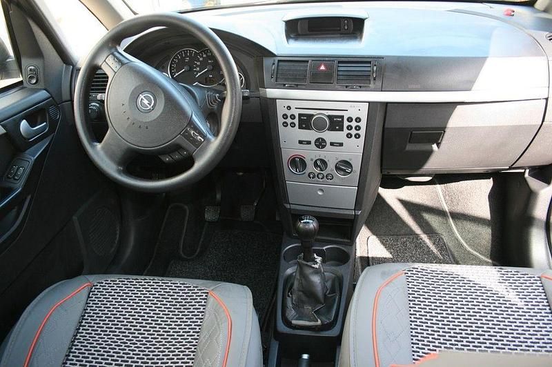 Gebraucht Opel Meriva Edition 90 PS (66 kW) 2006 Silber Van / Kleinbus